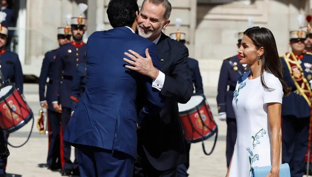 Los reyes Felipe y Letizia reciben al emir de Catar, el jeque Tamim Bin Hamad Al Thani, y a su esposa, Jawaher Bint Hamad Bin Suhaim Al Thani en su visita de Estado a España. EFE/Chema Moya