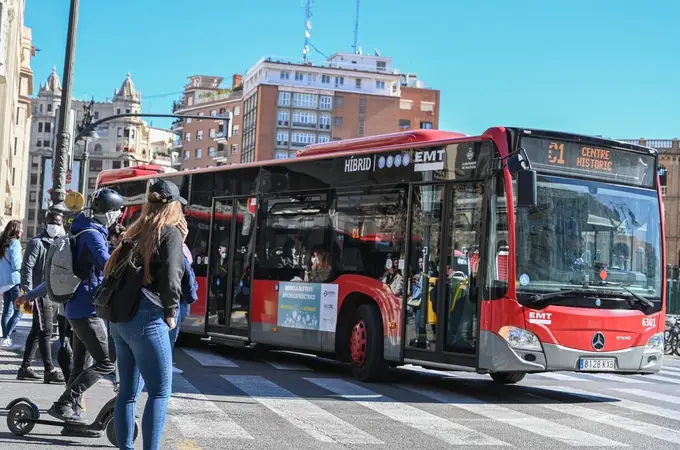 la EMT licita la compra de 57 autobuses eléctricos e híbridos por 30 millones de euros
