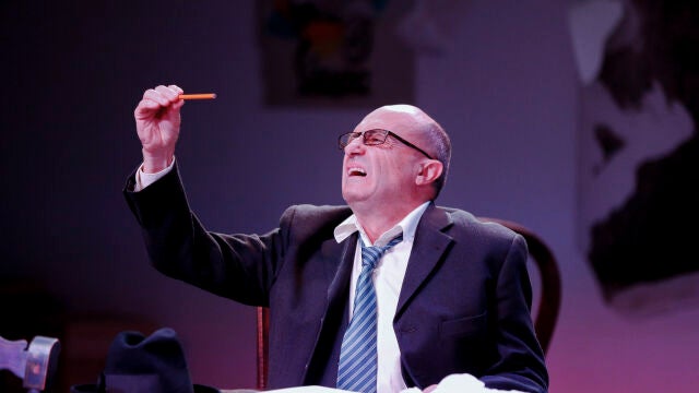 Pepe Viyuela interpreta y produce un montaje en el que se transforma en Don Matteo, un padre que vive con miedo a casi todo