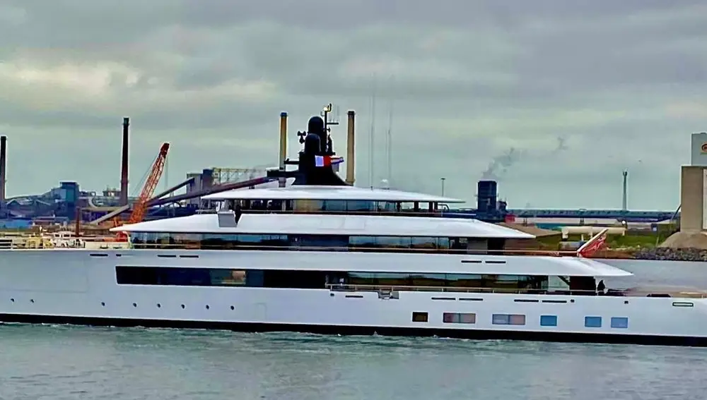 Lateral de la embarcación.