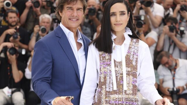 Tom Cruise y Jennifer Connelly en la premiére de Cannes de "Top Gun: Maverick" (Photo by Vianney Le Caer/Invision/AP)