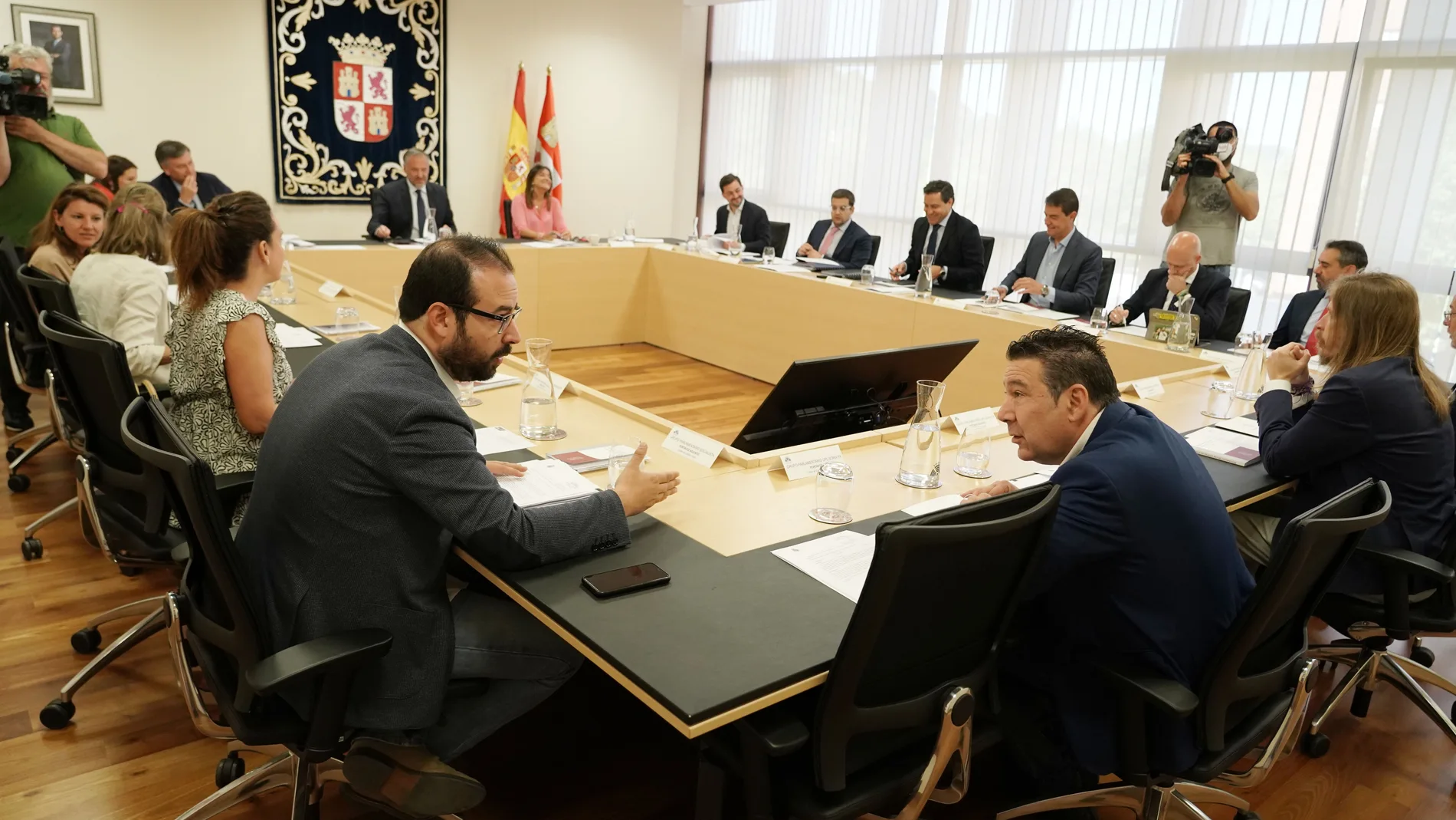 Reunión de la Junta de Portavoces de las Cortes para preparar el pleno del 24 y 25 de mayo