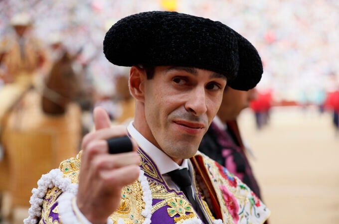 El diestro Alejandro Talavante durante la corrida de la Feria de San Isidro celebrada este viernes en la Plaza de Torosde Las Ventas. EFE/Juanjo Martín
