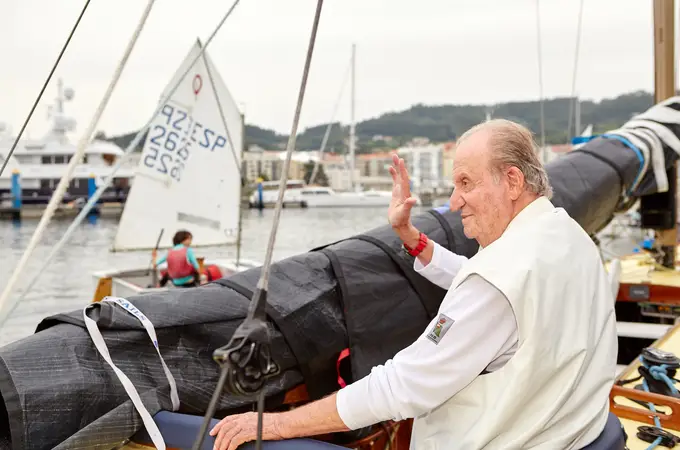 Don Juan Carlos regresa a España para participar en las regatas 