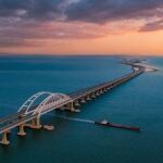 El Puente de Crimea une la región rusa de Krasnodar con la localidad de Kerch, en Crimea. Costó casi 3.000 millones de euros