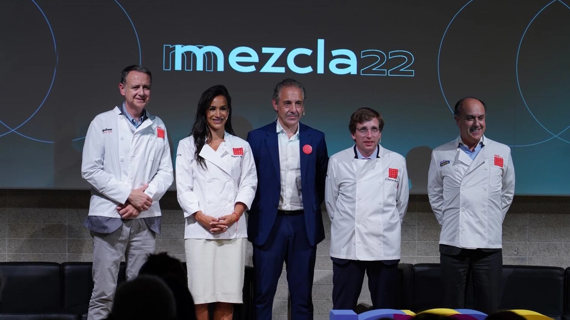 El alcalde de Madrid, José Luis Martínez-Almeida, y la vicealcaldesa, Begoña Villacís, ayer, en la inauguración de Mezcla 2022