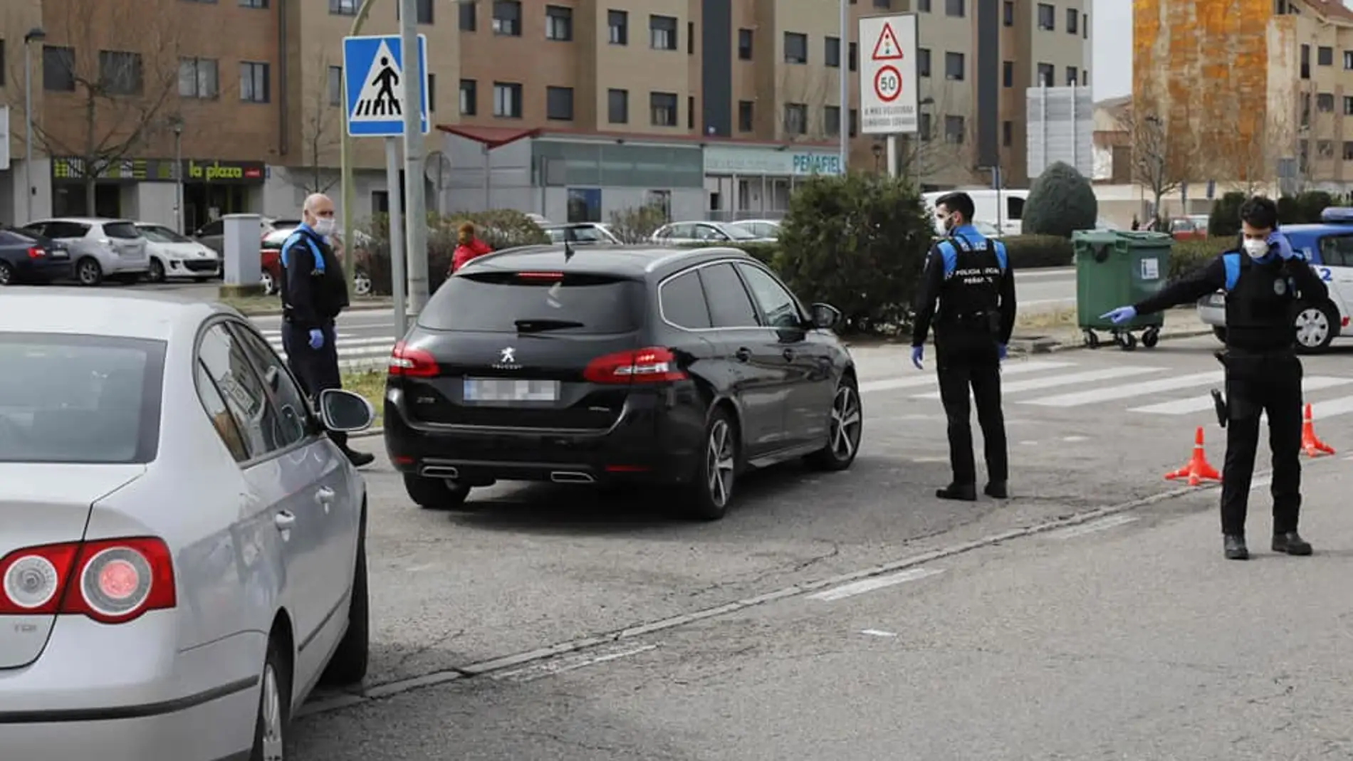 Agentes de la Policía Local de Peñafiel, municipio afectado por la marcha de agentes a otros lugares donde han sacado la plaza