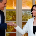 El presidente del Gobierno, Pedro Sánchez, recibe a la presidenta de la Comunidad de Madrid, Isabel Díaz Ayuso