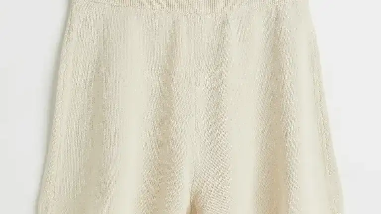 Pantalón corto en punto fino, de H&M