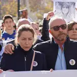 Los padres de Marta, Antonio del Castillo y Eva Casanueva, en una manifestación para exigir la repetición del juicio por el asesinato