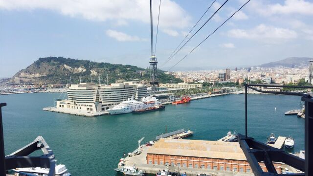 Terminales de cruceros en el puerto de Barcelona