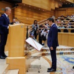 El presidente del PP, Alberto Núñez Feijóo toma posesión de su acta de senador por designación de Galicia