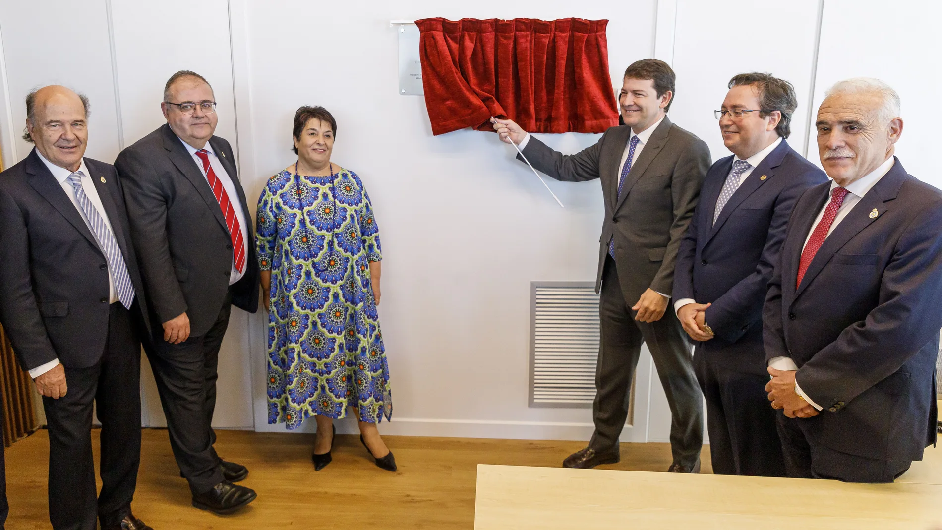El presidente Fernández Mañueco inaugura la sede del Colegio Oficial de Médicos de Segovia