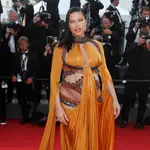  Adriana Lima normaliza los cambios del cuerpo durante el embarazo en el Festival de Cannes 