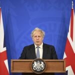El primer ministro británico, Boris Johnson, habla durante una conferencia de prensa en Downing Street, Londres, el miércoles 25 de mayo de 2022. (Leon Neal/Pool Photo via AP)