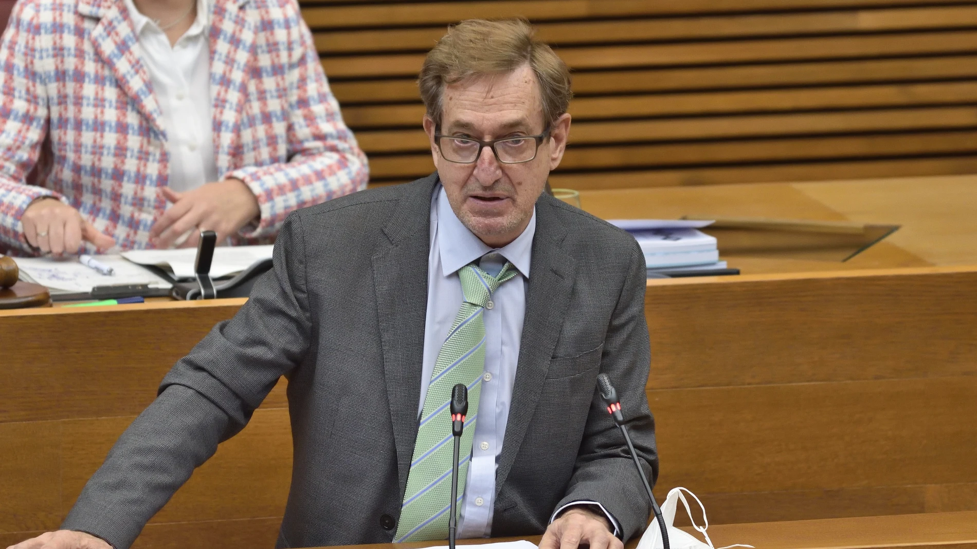 El conseller de Sanidad, Miguel Mínguez, comparece en Les Corts