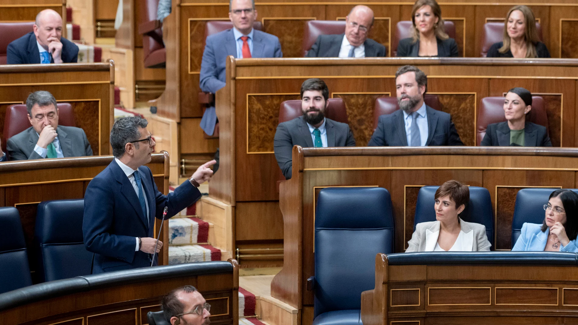El ministro de la Presidencia, Relaciones con las Cortes y Memoria Democrática, Felix Bolaños, interviene en una sesión plenaria en el Congreso de los Diputados