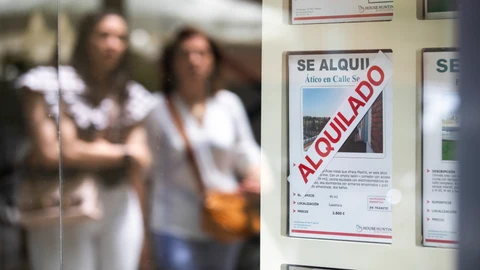 Carteles de Se Alquila vivienda.