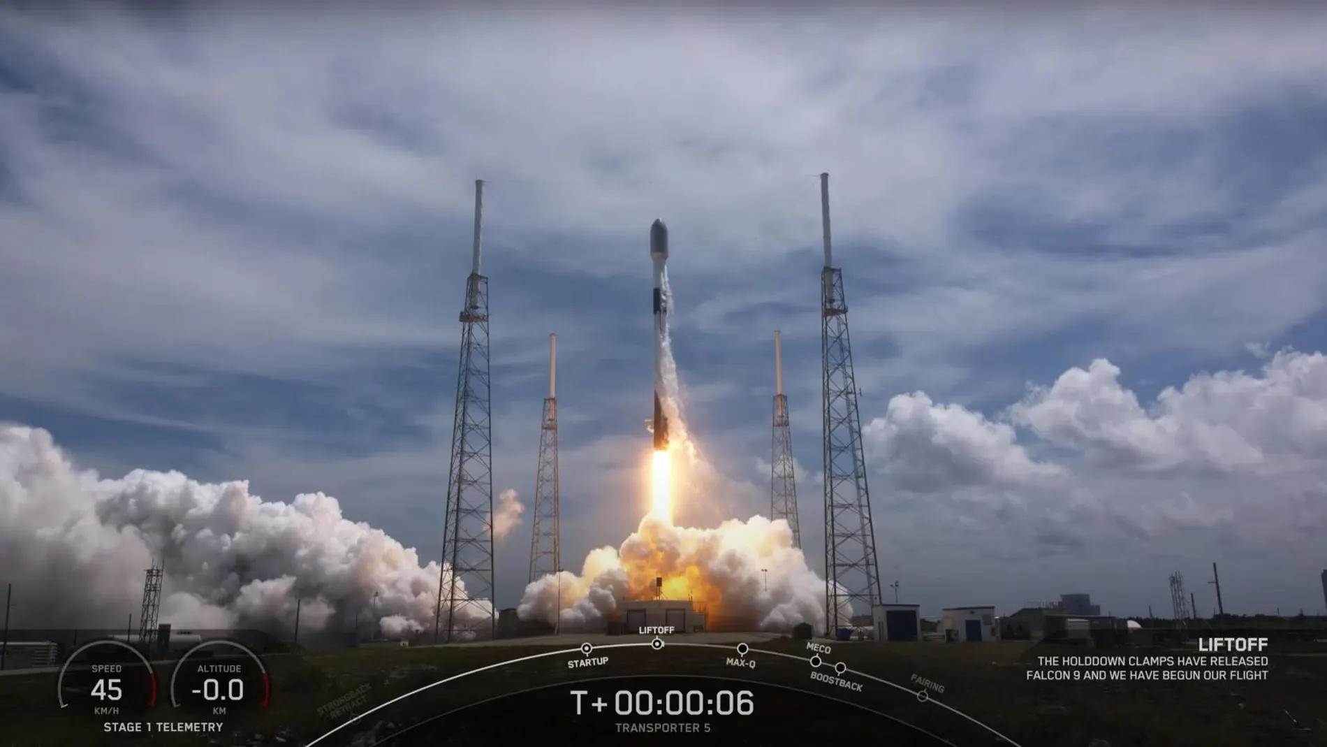 Despegue del Falcon 9 con el satélite Urdaneta a bordo.