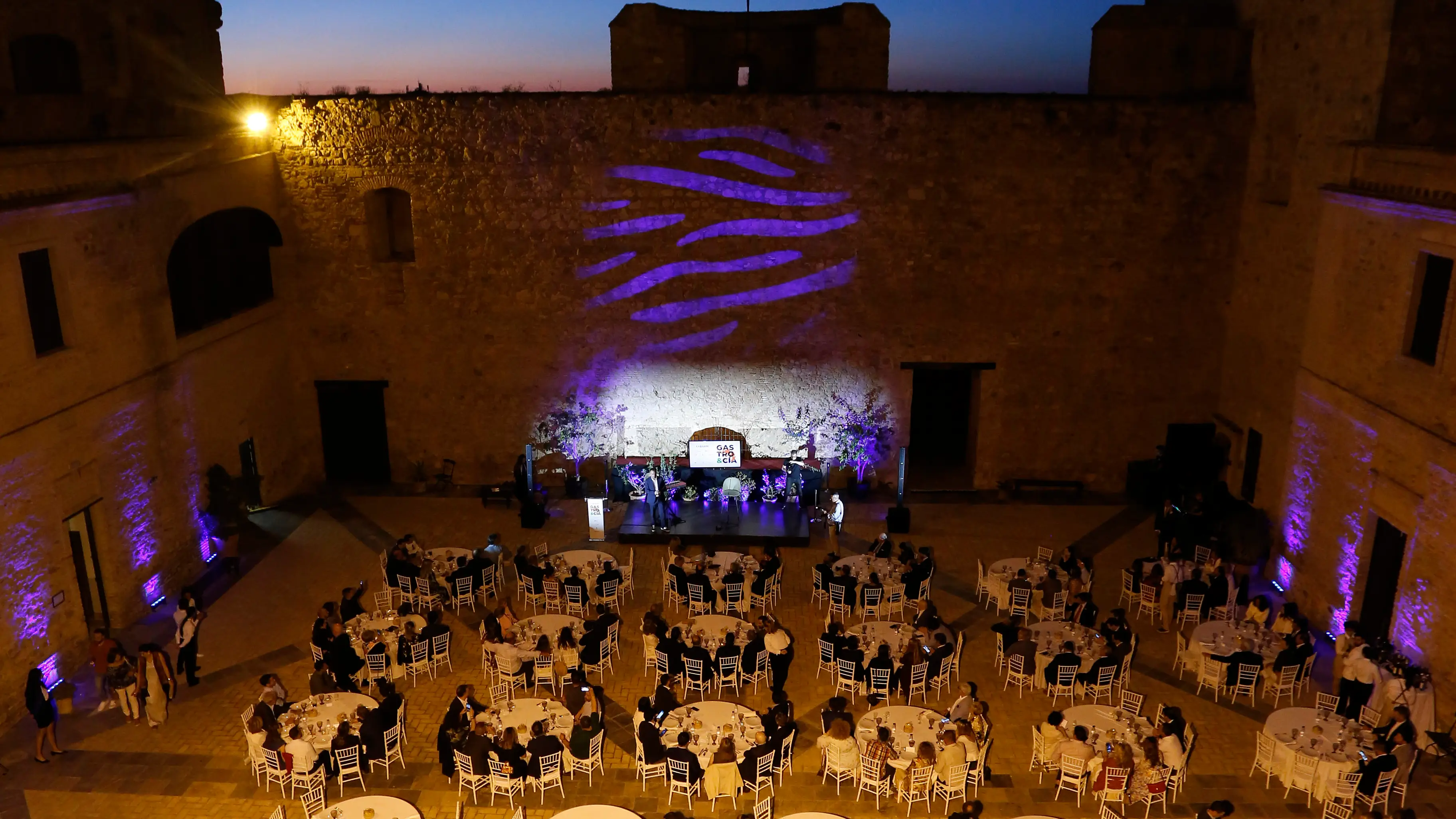 Vista general de la gala, en una foto tomada desde uno de los puntos más altos del Castillo de Santiago