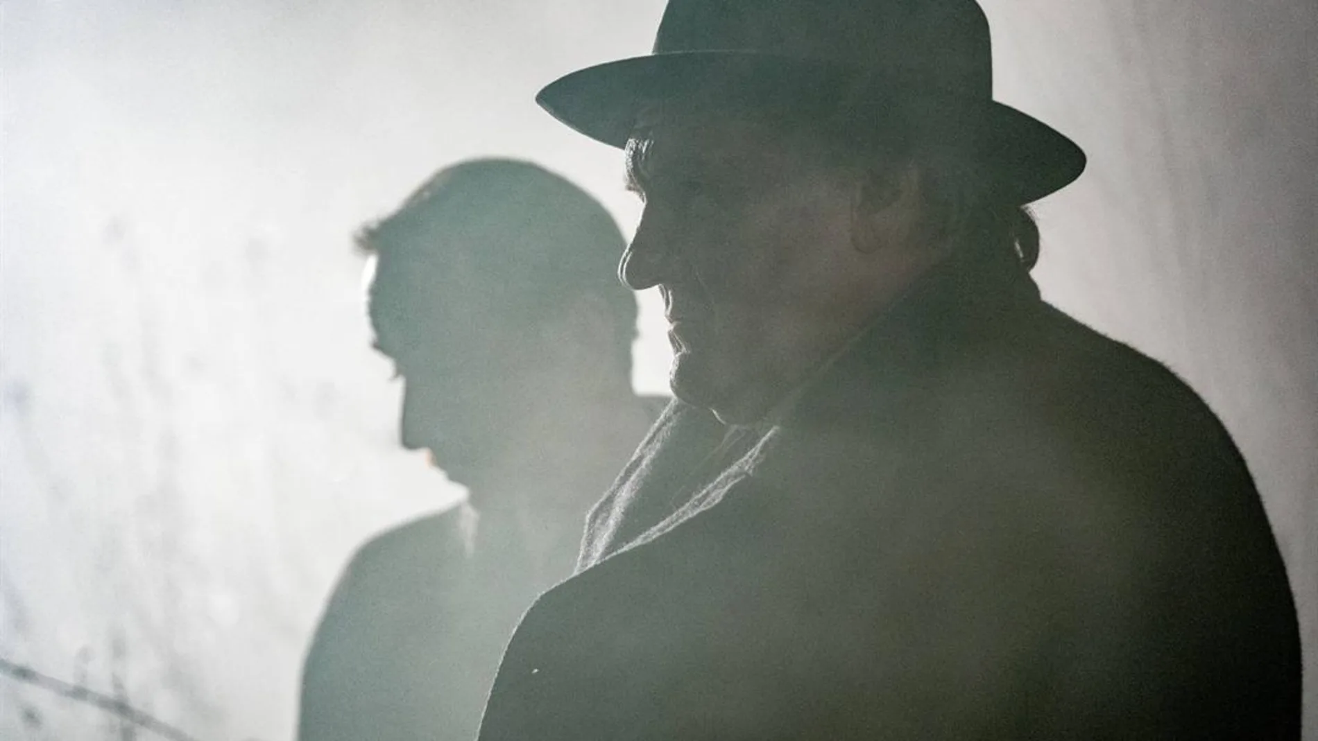 Depardieu en una escena de "Maigret" que se estrena hoy en salas