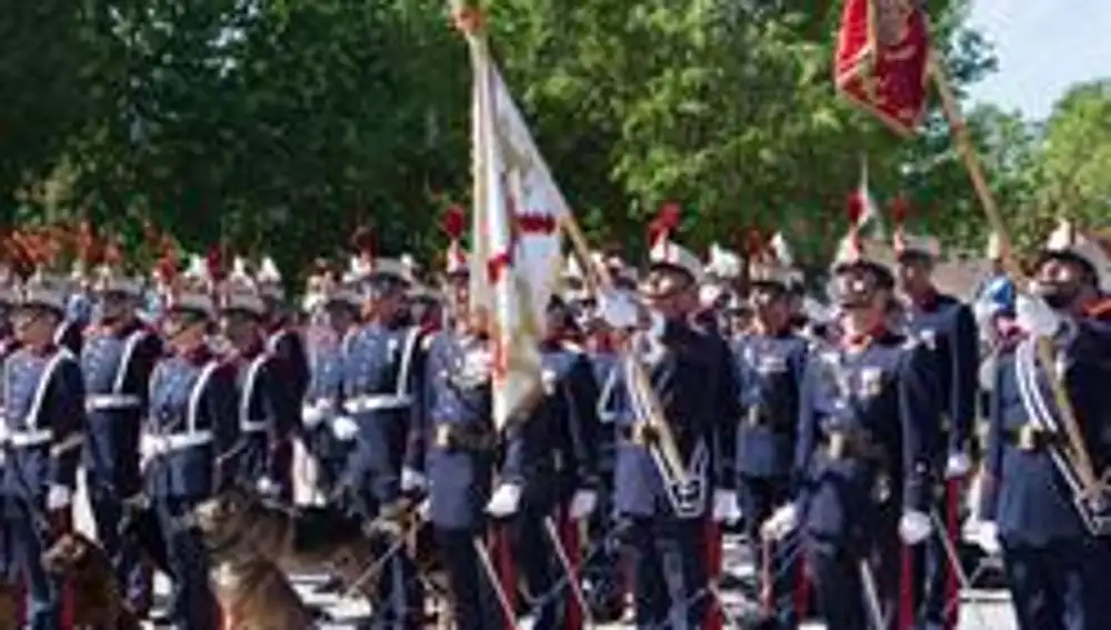 La Guardia Real con la Cruz de Borgoña en su estandarte