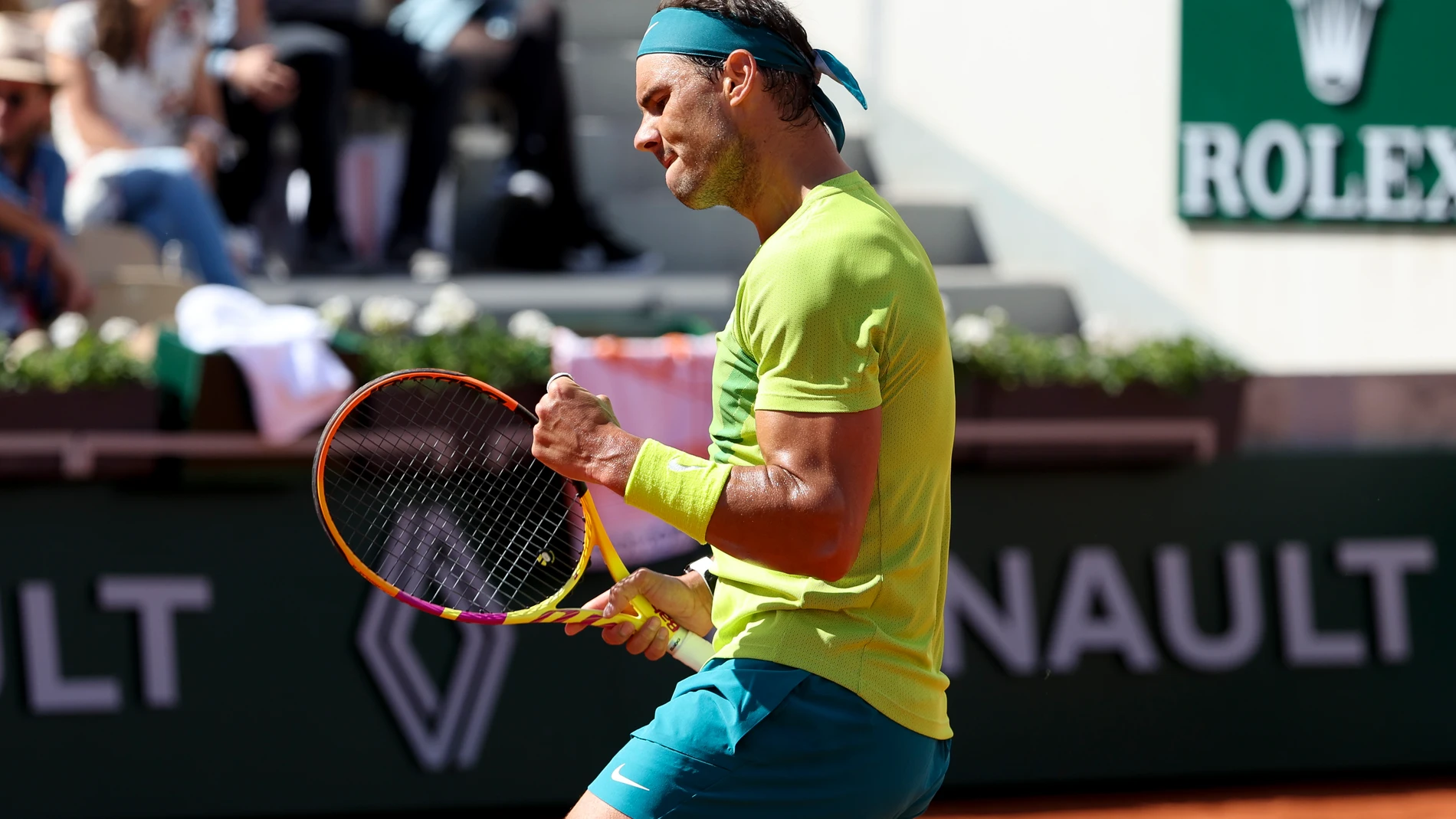 Rafa Nadal celebra uno de los puntos que ha ganado en Roland Garros 2022