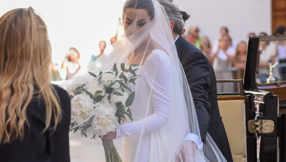 Marta Lozano con vestido de novia de Lorenzo Caprile.