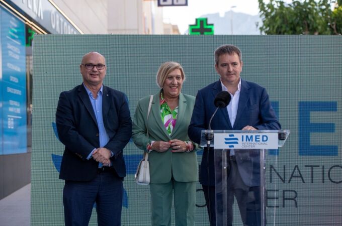 El alcalde Villayososa, Andreu Verdú y la directora territorial de Sanidad en Alicante, Encarna Llinares