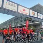  Más de 3.000 ciclistas, liderados por Indurain y Dori Ruano, ruedan en el Gran Fondo València