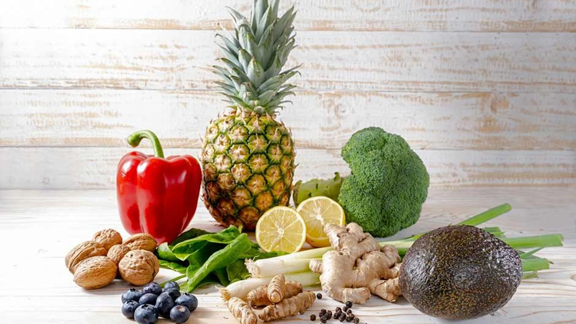 Los alimentos y consejos que incluye la dieta antiinflamatoria