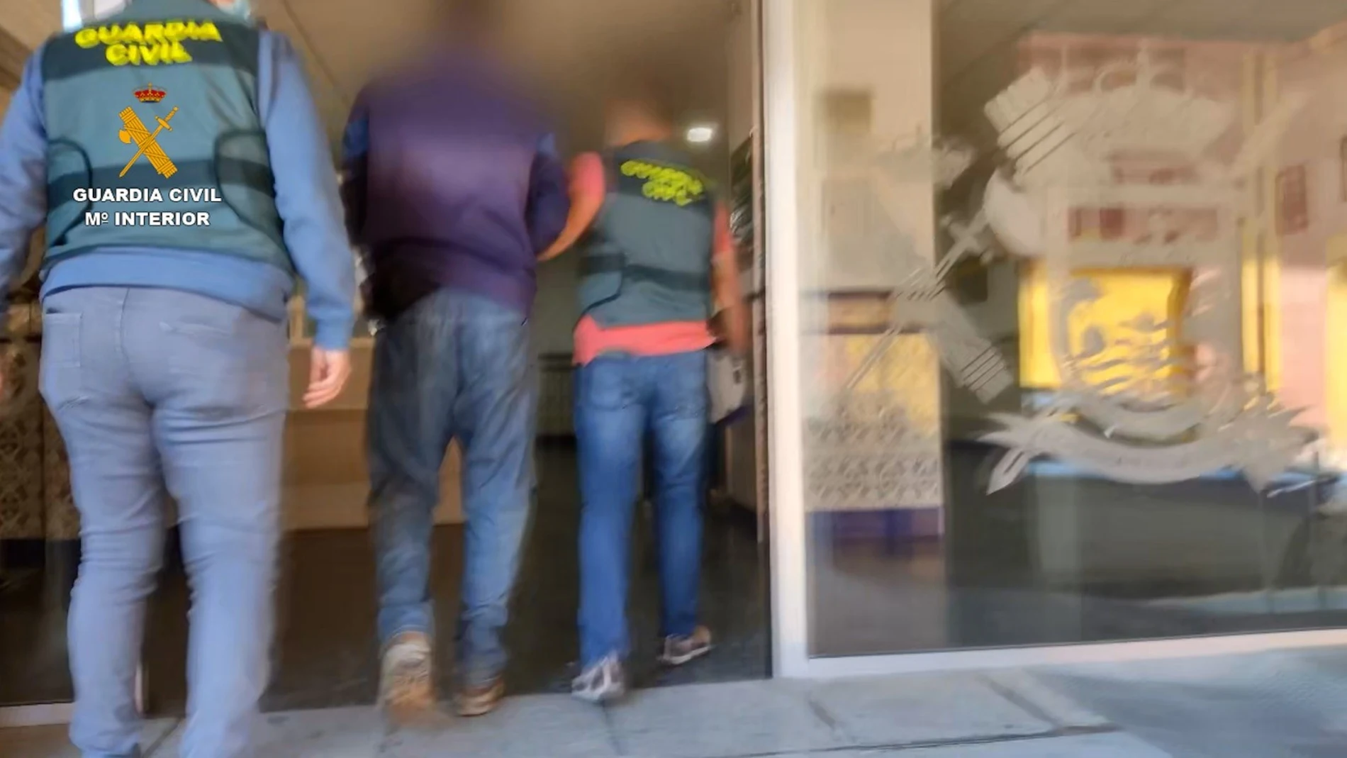 Imagen de archivo de la detención de 28 personas en una operación contra la inmigración irregular en Cumbres Mayores. GUARDIA CIVIL 30/05/2022
