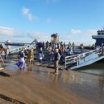 Embarque de las hermandades del Rocío en Bajo de Guía. 112 ANDALUCÍA