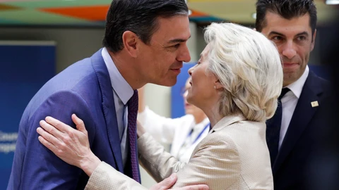 El presidente del Gobierno español, Pedro Sánchez, y la presidenta de la Comisión de la Unión Europea, Ursula von der Leyen, este martes