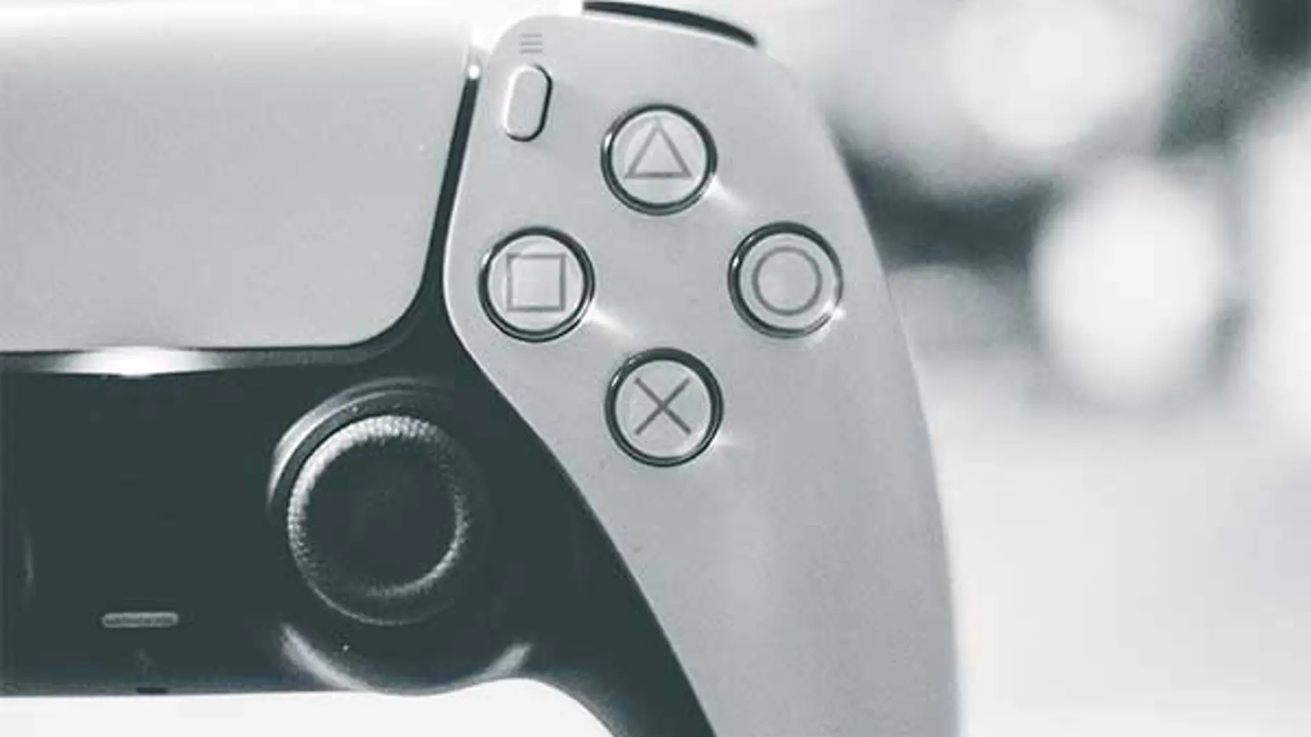 TCL filtra el lanzamiento de PS5 Pro y nuevas Xbox Series para 2023 y 2024