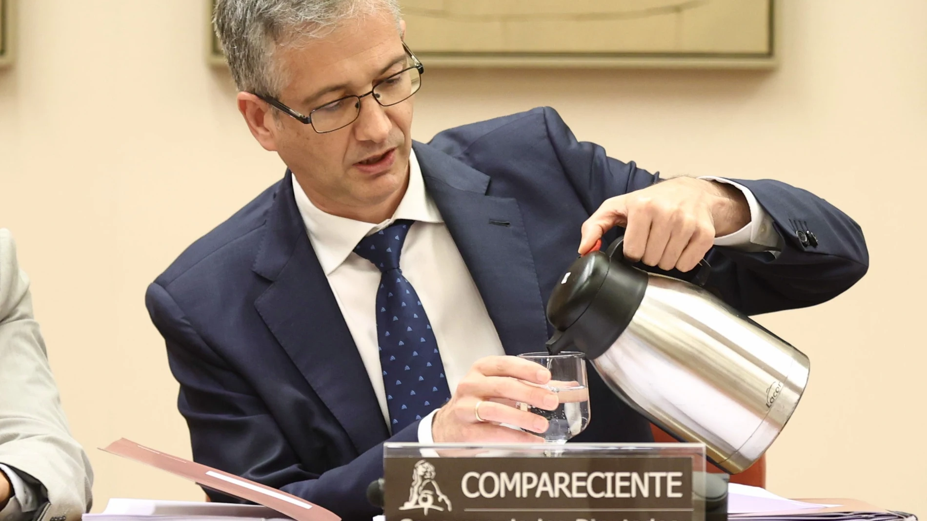 El gobernador del Banco de España, Pablo Hernández de Cos, en la comisión de Asuntos Económicos del Congreso
