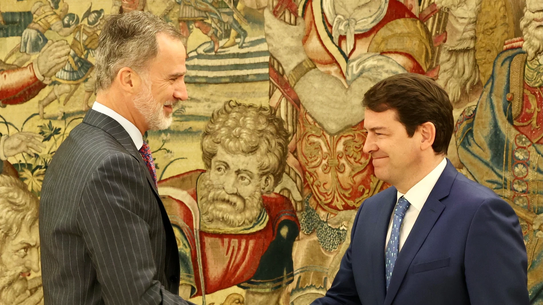 El rey Felipe VI recibe al presidente de la Junta de Castilla y León, Alfonso Fernández Mañueco