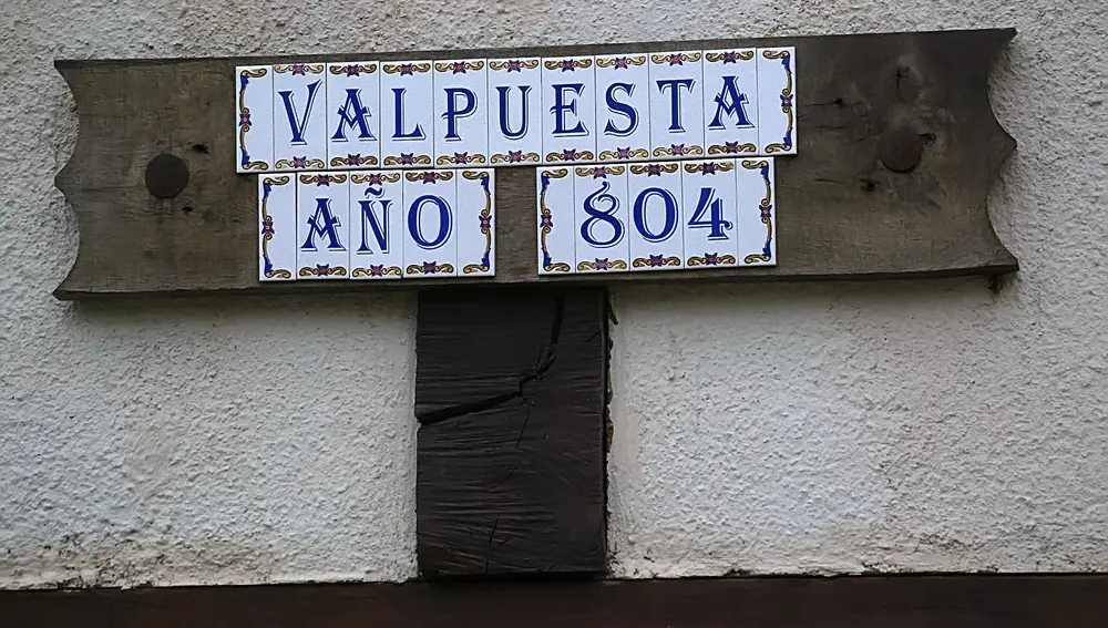 Fachada de una casa en Valpuesta