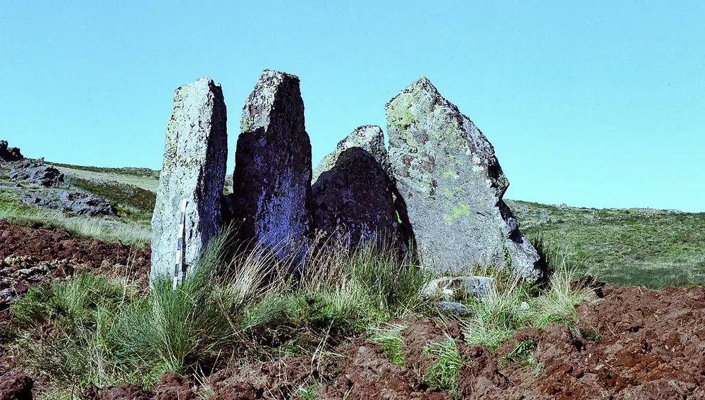 Dolmen As Pedras Dereitas de la época del Neolítico en Fonsagrada
