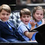 Los príncipes George, Louis y Charlotte a su llegada a las celebraciones del Jubileo de Platino de su bisabuela, la Reina Isabel II