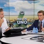 El líder del PP, Alberto Núñez Feijóo en el programa Más de Uno, durante la entrevista con el periodista Carlos Alsina