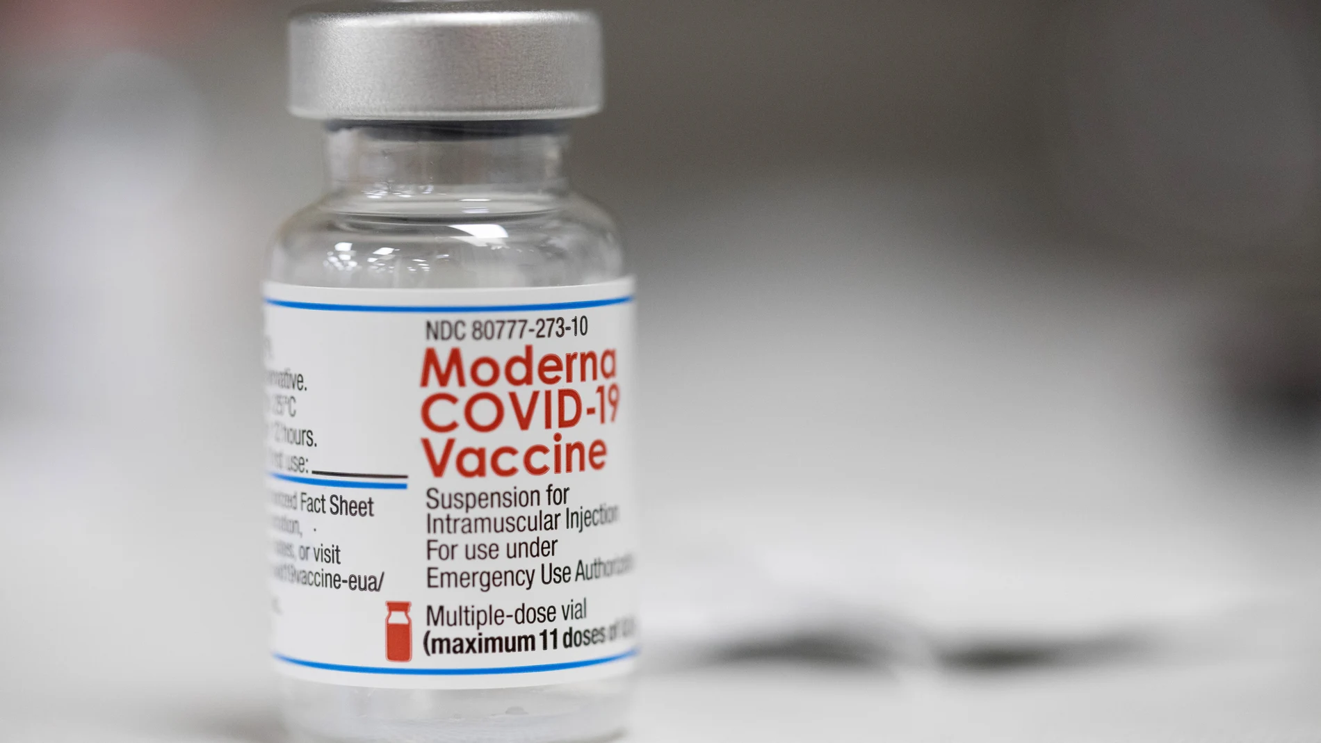 Imagen de un vial de la vacuna de Moderna contra la Covid-19