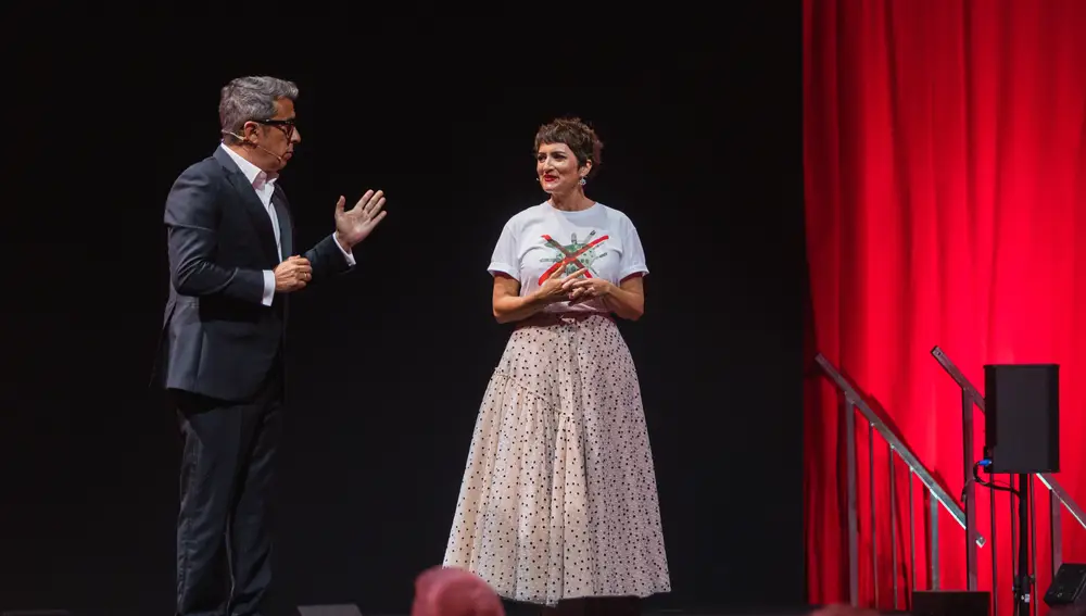 Los presentadores Andreu Buenafuente y Silvia Abril en la gala People in Red