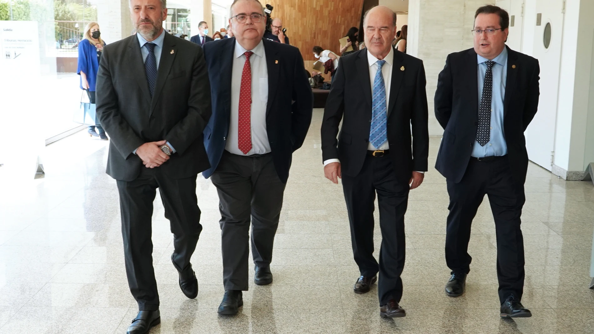 El presidente de las Cortes de Castilla y León, Carlos Pollán Fernández, preside la presentación del estudio ''''Demografía Médica de Castilla y León'''' por parte del presidente del Consejo de Colegios Oficiales de Médicos, José Luis Díaz Villarig, y el consejero de Sanidad, Alejandro Vázquez
