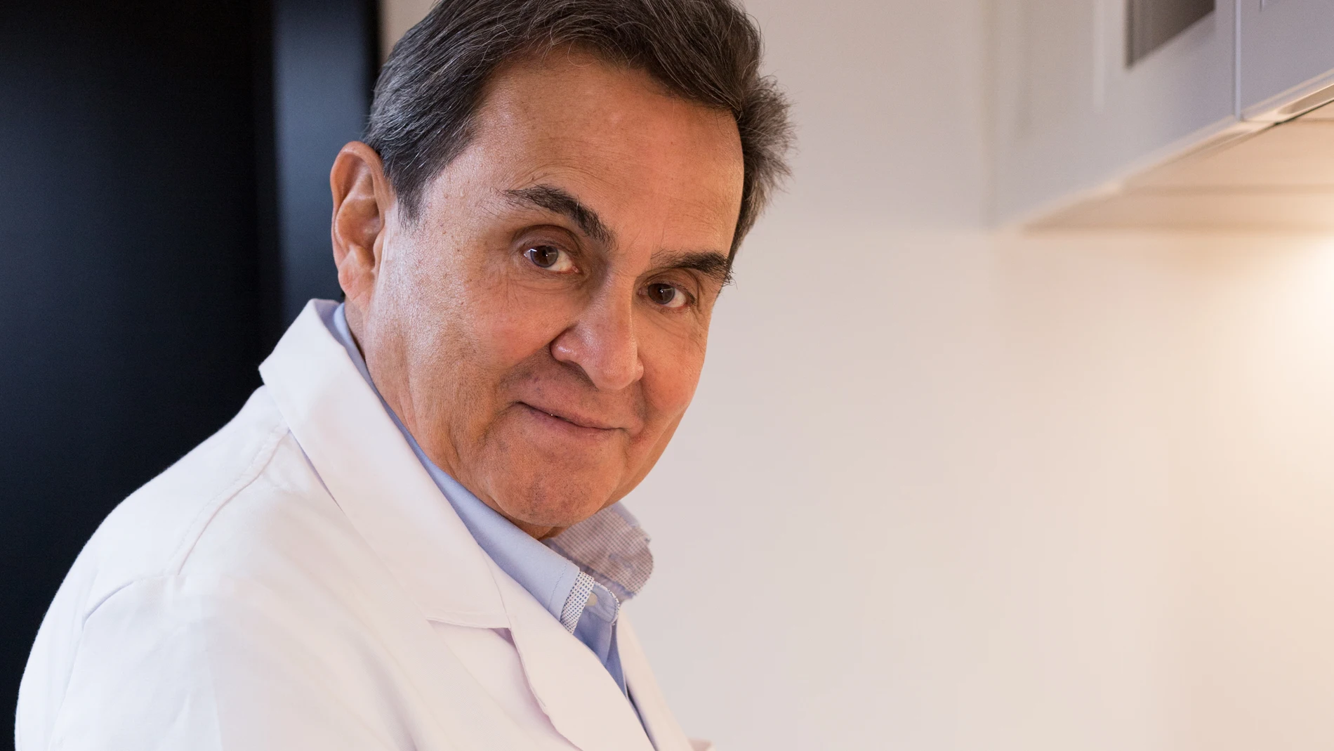 El doctor Gabriel Serrano es especialista en Dermatología y Venereología