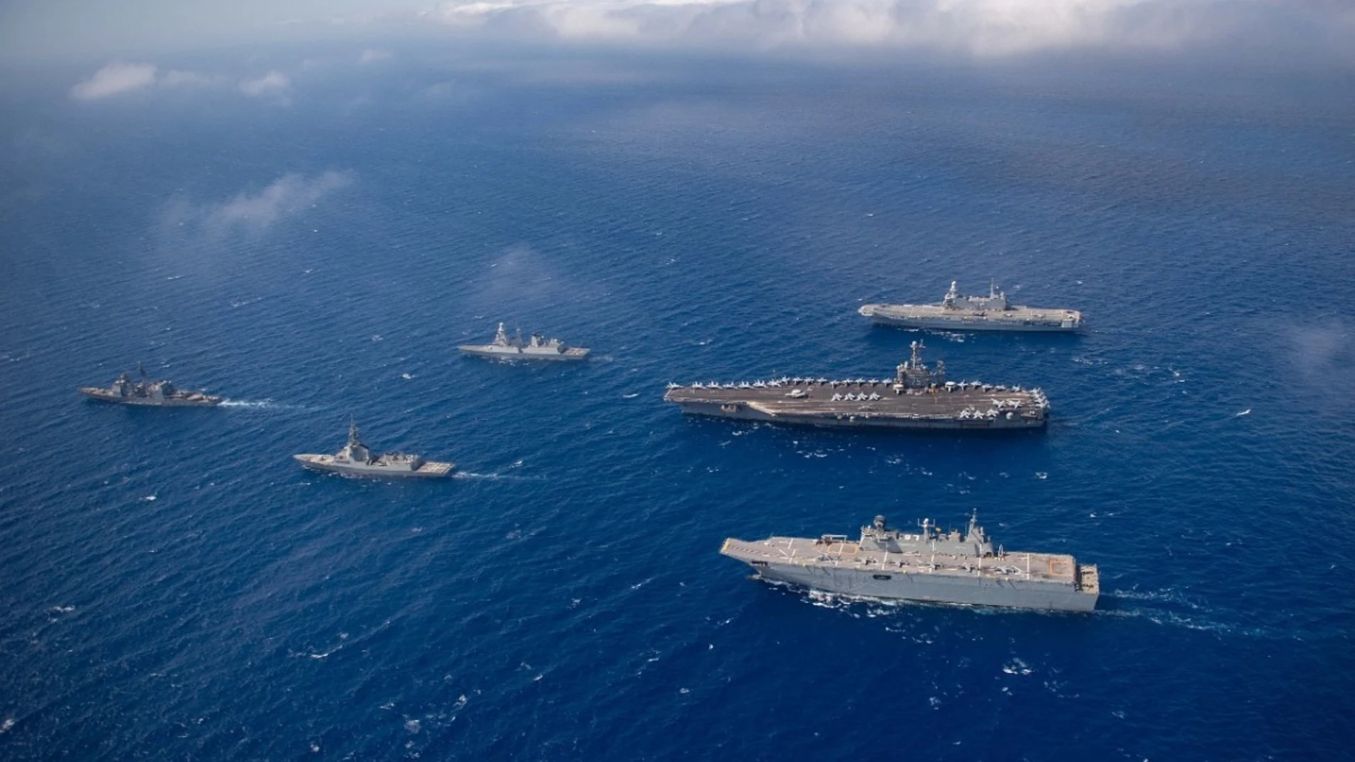Imagen de la formación de los portaaviones Juan Carlos I, Harry S Truman y Cavour de las marinas española, estadounidense e italiana.