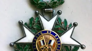 &quot;Médaille de la Légion D´Honneur&quot; Française otorgada a Monsieur Laurent Marzo en la Feria de las Artes Decorativas de Paris en 1925.