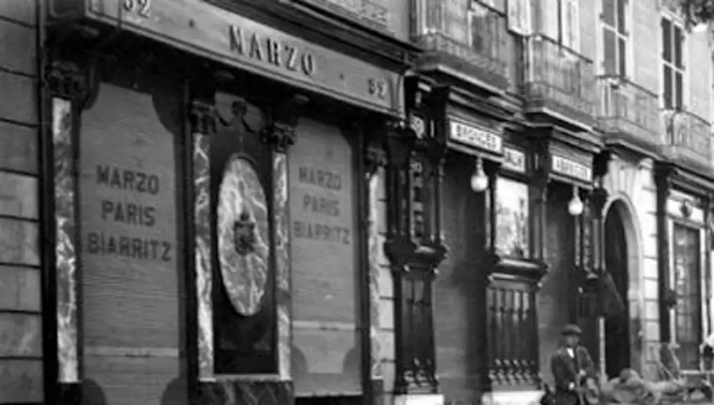 Fachada del local de la firma MARZO (Lorenzo) en el número 32 de la calle Alcalá de Madrid.
