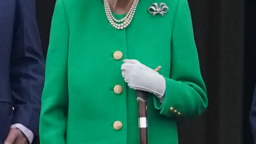 05 June 2022, United Kingdom, London: Queen Elizabeth II appears on the balcony of Buckingham Palace, at the end of the Platinum Jubilee Pageant, on day four of the Platinum Jubilee celebrations. Photo: Jonathan Brady/PA Wire/dpa05/06/2022 ONLY FOR USE IN SPAIN