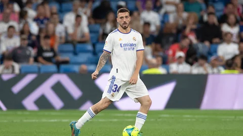 Mario Gila con el Real Madrid.